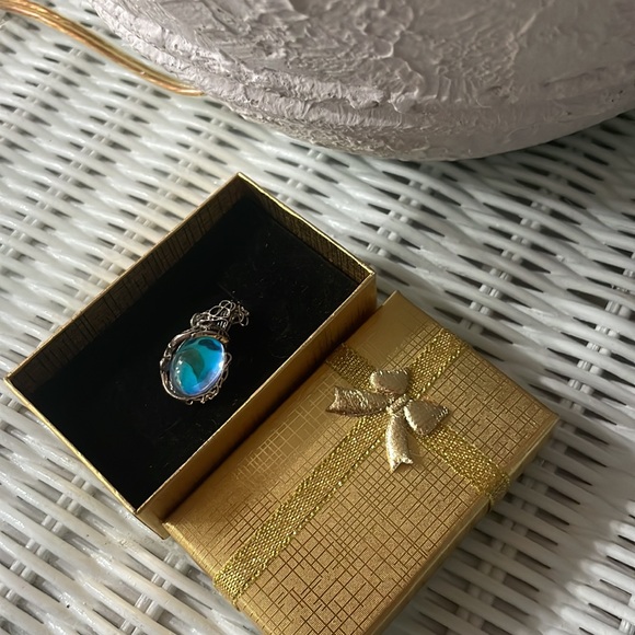 Chakra Healing Blue Crystal Pendant Necklace New - Picture 3 of 3